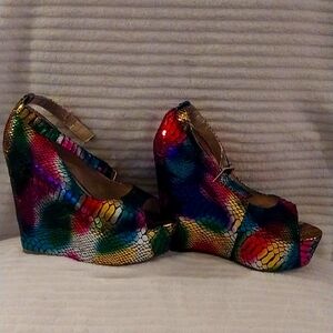 Mona Mia size 8 1/2 rainbow color